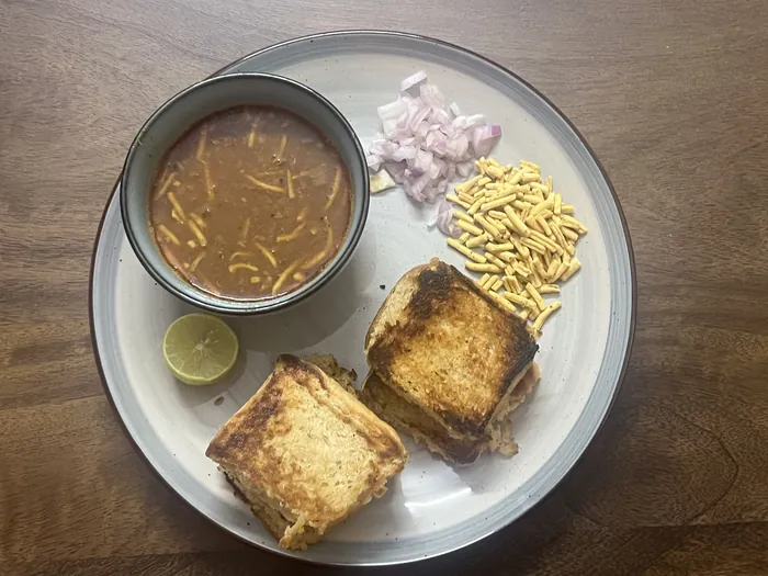 De-Junked misal pav