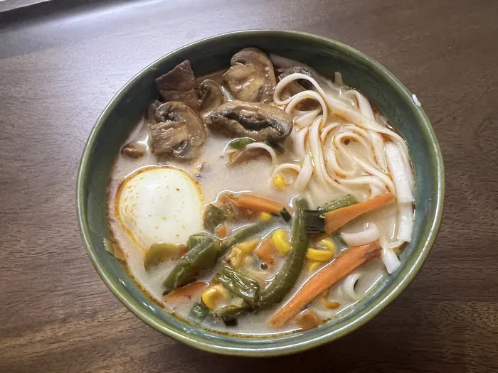 Ramen with rice noodles and veggies